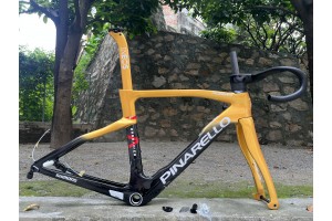 Pinarello DogMa F Carbon maantiepyörän runko kultaa mustalla