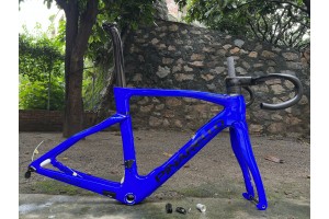Pinarello DogMa F Carbon maantiepyörän runko sininen