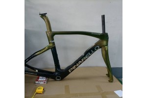 Quadro de bicicleta de estrada Pinarello DogMa F carbono preto com dourado