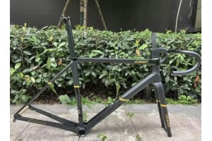 Cadre de vélo de route Colnago C68 en carbone noir